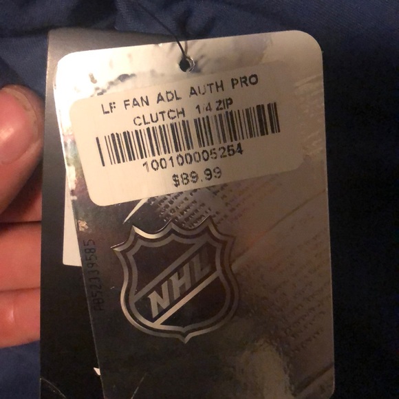 Leafs zip up XL— NEVER WORN - Picture 3 of 3